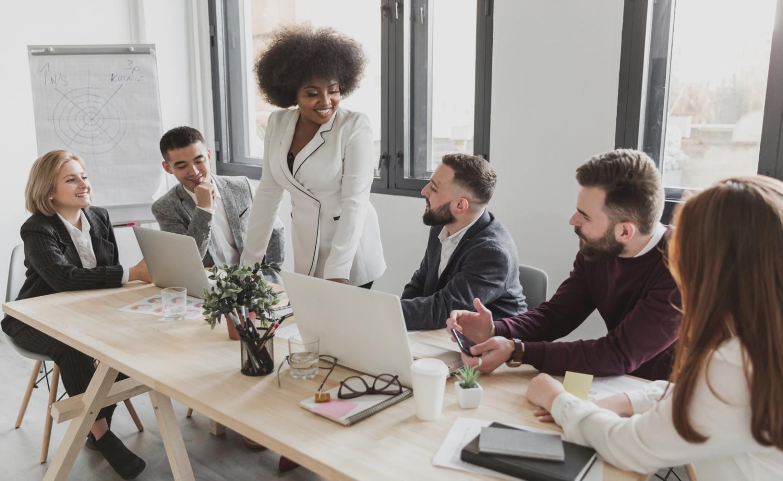 Équipe travaillant sur l'optimisation des processus RH